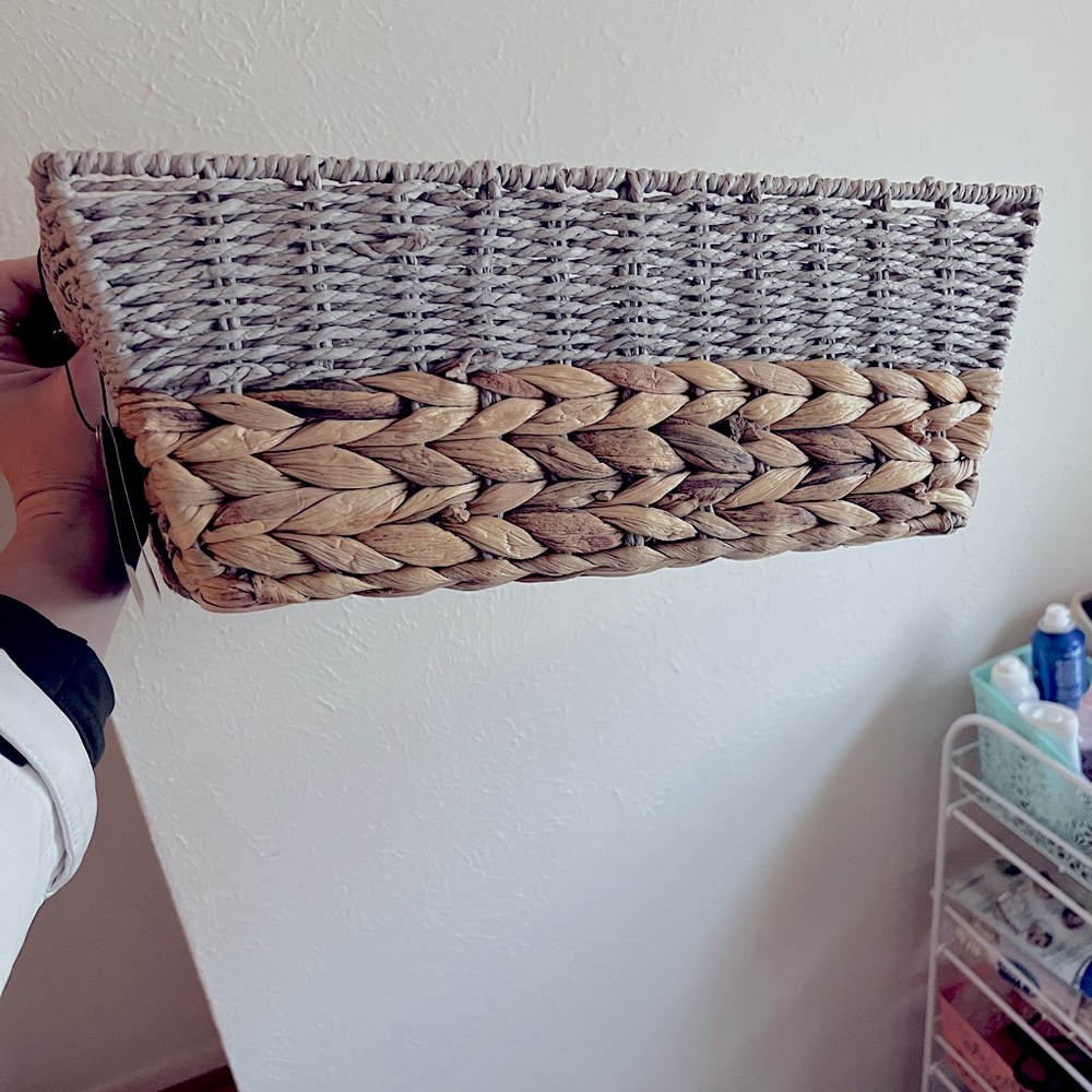 Brand new woven basket cannot use, wrong size cannot return.